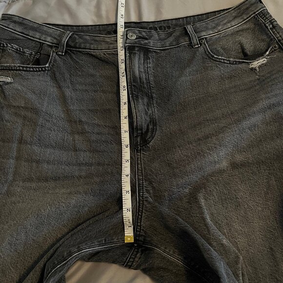 American Eagle Size 20 Long Highest Rise Mom Black Jeans with Distressing - Picture 8 of 9